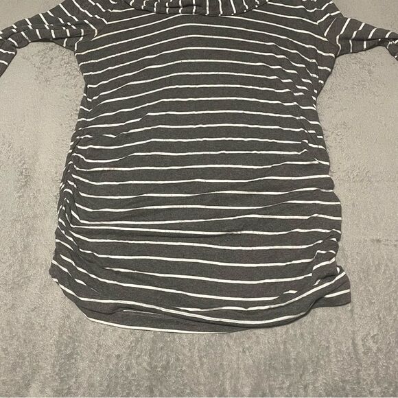 A Pea in the Pod cowl neck 3/4 sleeve tunic with ruched sides size medium - Picture 3 of 6